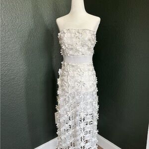 Elegant White Floral Strapless Dress